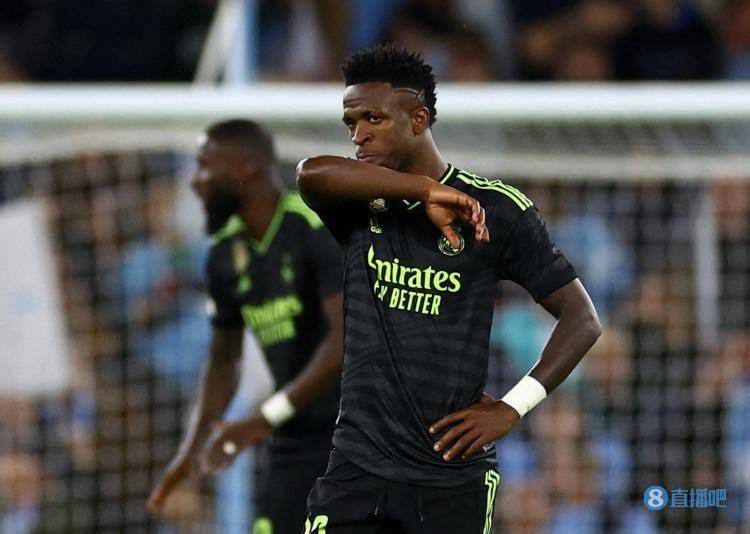 他提到，影片对英国日常生活场景的还原无比真实，两位女主角的形象宛如街头巷尾随时可能遇见的普通人。